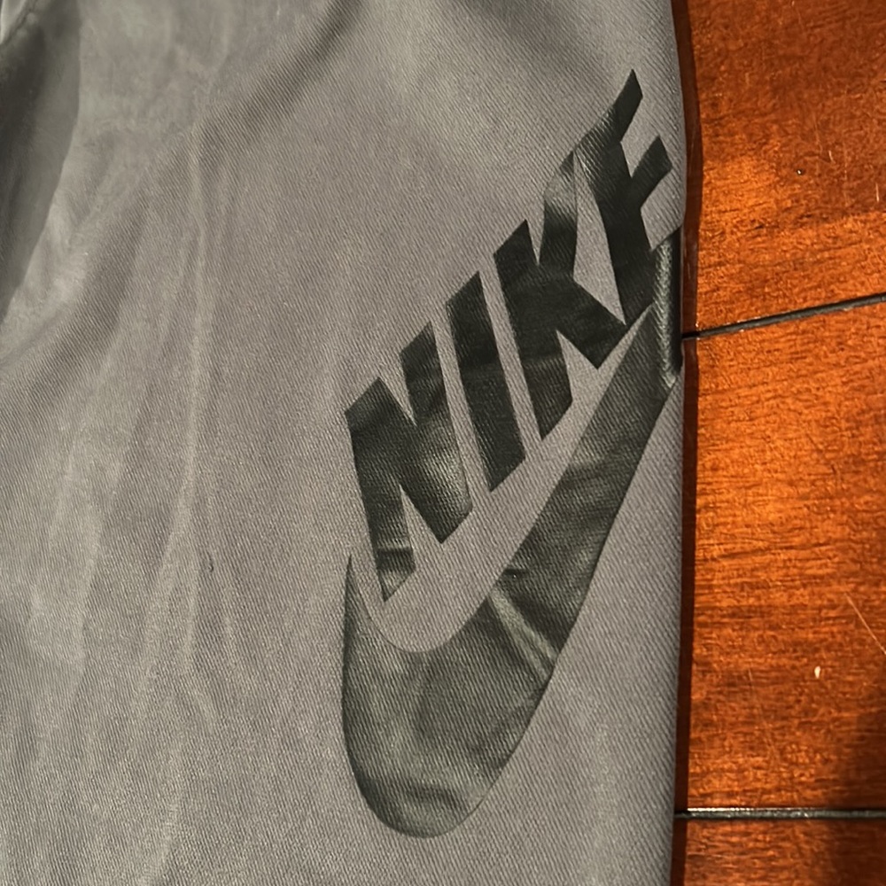 Nike Skateboard Grey & Black Shorts Size Large - Picture 4 of 10